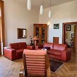 Heritage Park Royal Διαμέρισμα Οπατία