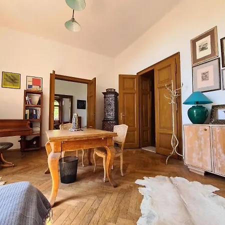 Heritage Park Royal Appartement